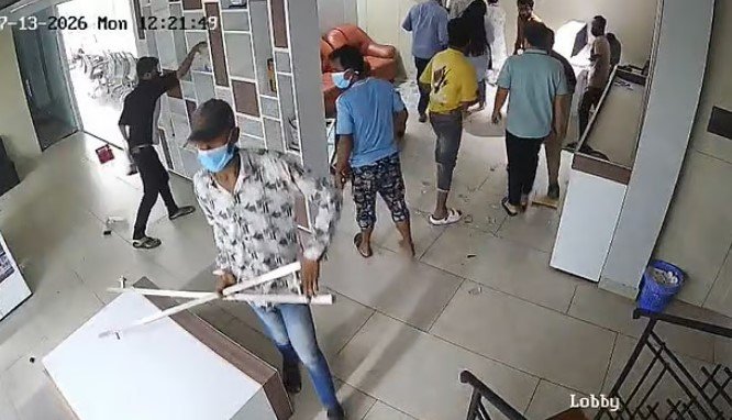 চট্টগ্রামে ইন্টারনেট ব্যবসাপ্রতিষ্ঠানে সশস্ত্র ক্যাডারদের তাণ্ডব: চাঁদা না পেয়ে ৩৫ লাখ টাকা লুট